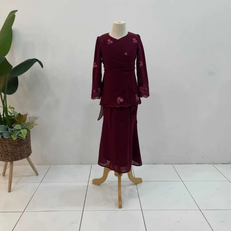 NEW DESIGN SET FAMILY MODEN DELIMA IN BURGUNDY I KURUNG DAN BAJU MELAYU I MATERIAL CHIFFON thumbnail 4