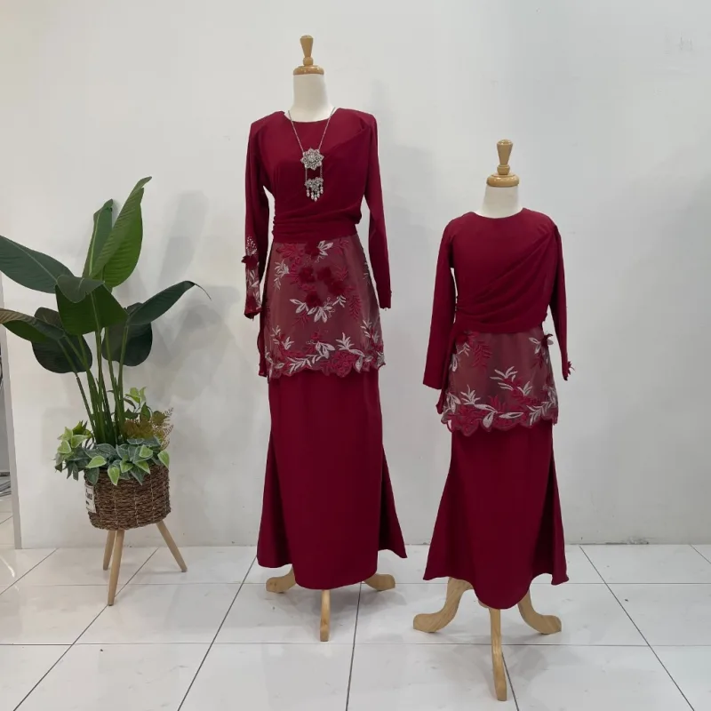 Set Family Kurung Moden MOLIKA IN Maroon by Moff Collection thumbnail 3