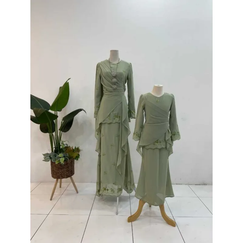 NEW DESIGN SET FAMILY MODEN DELIMA IN SAGE GREEN I KURUNG DAN BAJU MELAYU I MATERIAL CHIFFON thumbnail 2