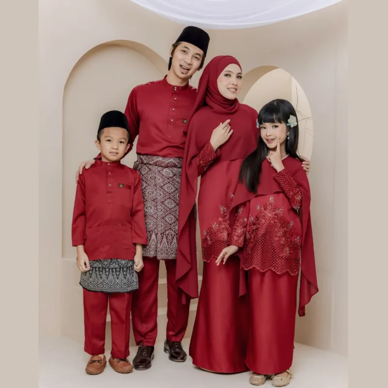 Set Family Belvana Cape In Maroon I Kurung Moden I Set Family I Raya 2026 By Moff Collection