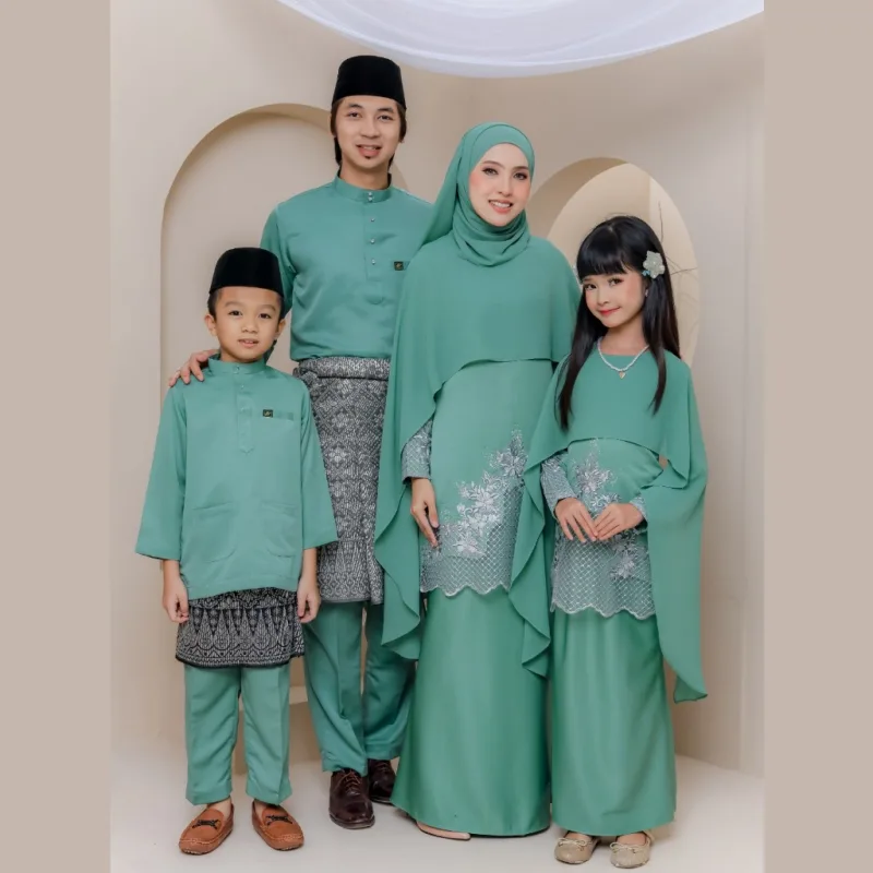 Set Family Belvana Cape In Pine Green I Kurung Moden I Set Family I Raya 2026 By Moff Collection