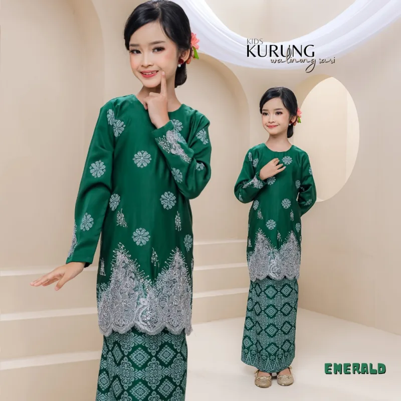 SET FAMILY WALINONG SARI | KURUNG WALINONG SARI IN EMERALD GREEN BY MOFF COLLECTION thumbnail 3
